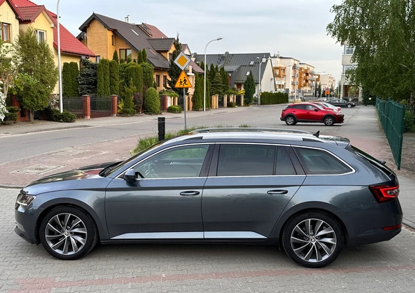 Skoda Superb cena 79900 przebieg: 164000, rok produkcji 2017 z Płock małe 742